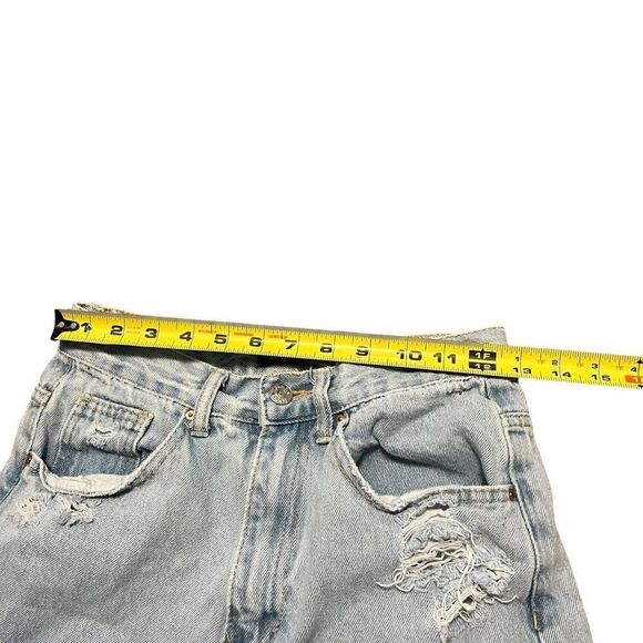 SIMPLE SOCIETY Light Wash Distressed Bermuda Jean Shorts Size 3/26 - Picture 7 of 7